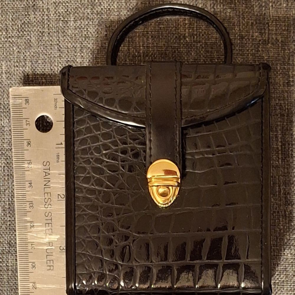 Elegant Black Croc-Embossed Travel Jewelry Case - Picture 2 of 5